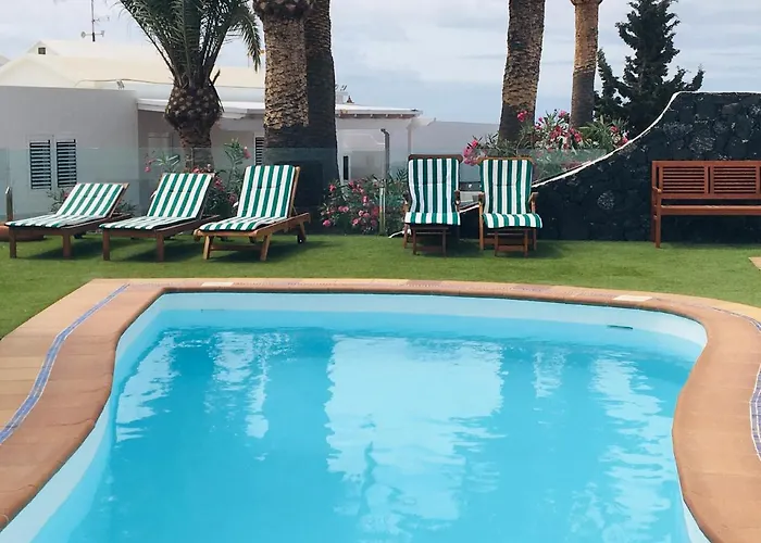 Anjomacar B アパート *