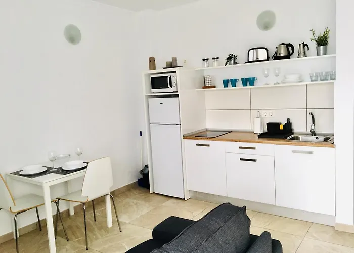 Anjomacar B アパート