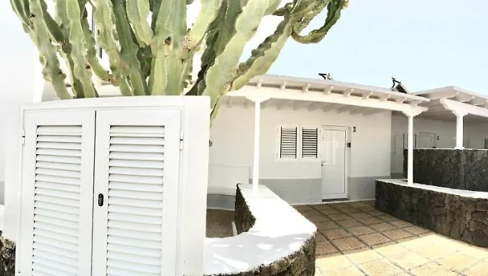 アパート Anjomacar B