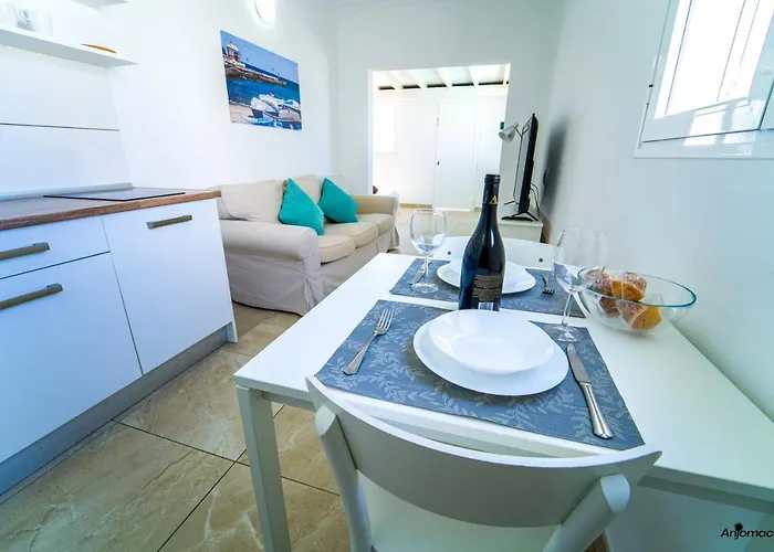 Anjomacar B アパート *