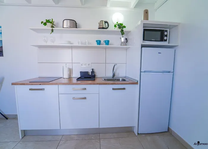 Anjomacar B アパート