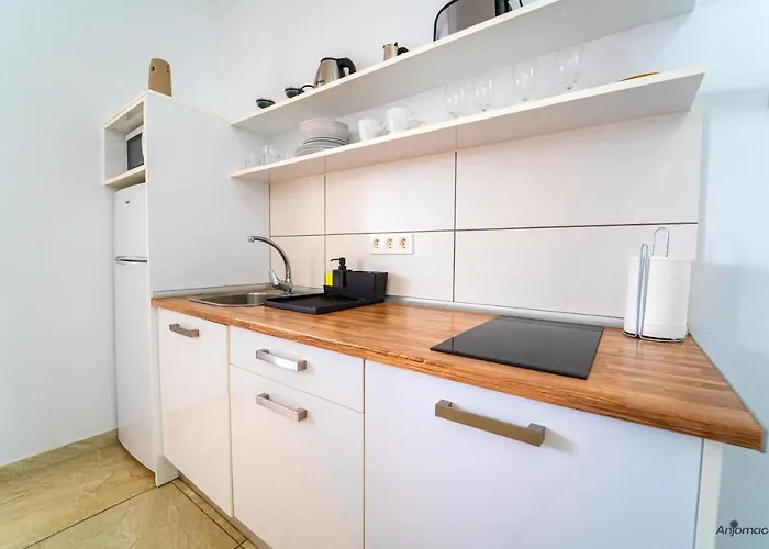 アパート Anjomacar B *