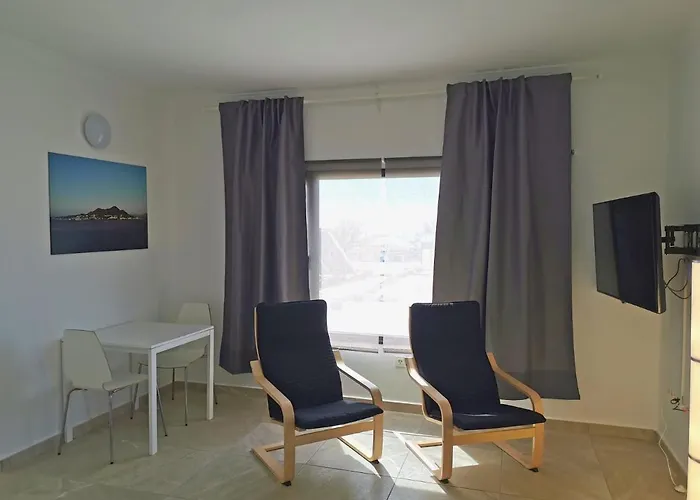 アパート Anjomacar B