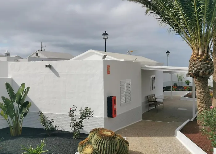 Anjomacar B アパート *