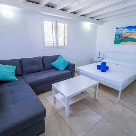 Apartment Anjomacar B