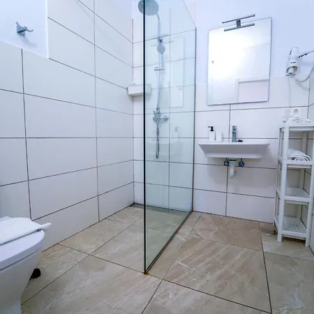 Apartment Anjomacar B
