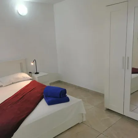 Anjomacar B Apartment *